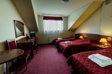 Фото номера Трехместный номер Делюкс Отель Hotel Pod Borem г. Глогув-Малопольский 2